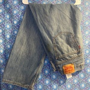 Men’s Levi Strauss and Co. 565 TM With 34 length 32  blue jeans!